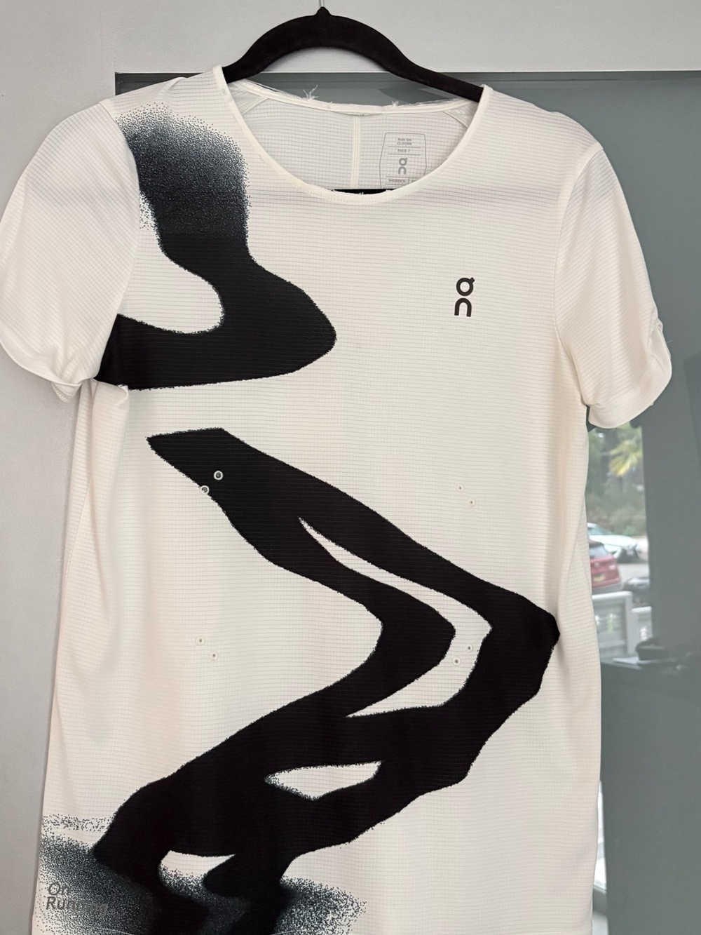 On Running On Cloud Pace T White Tee with Black Abstract Print XS
